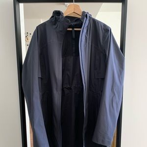 Lululemon spring showers waterproof rain jacket